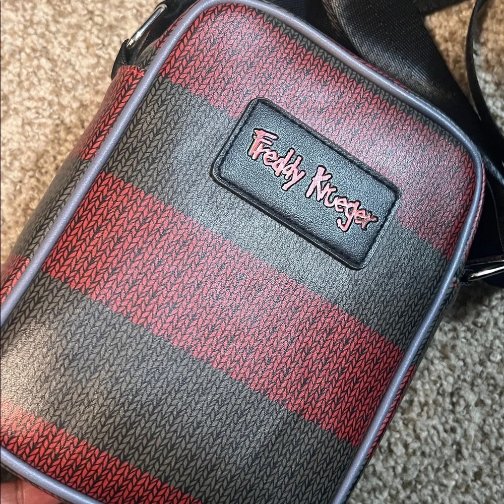 🎃 BUCKLE-DOWN Freddy Krueger Ready or Not Crossbody Bag. NWOT - Picture 4 of 10